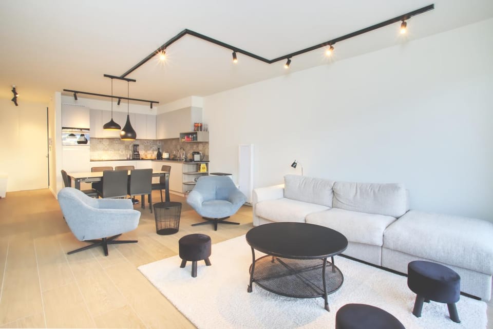 Kitchen or kitchenette, Living room, Seating area, Dining area