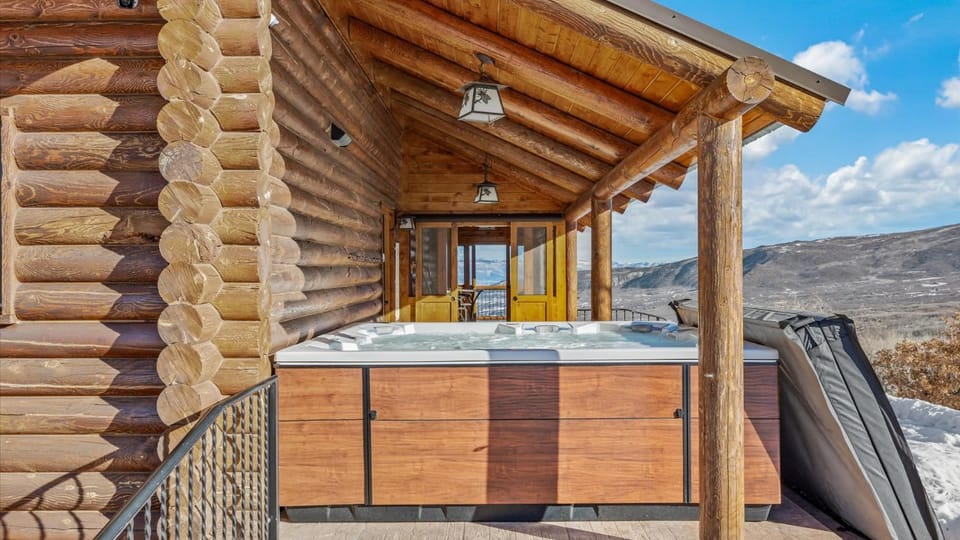 Ski and Ride Mountain Haus - Hot Tub, Fire Pit, Game Room & Deck House in Colorado