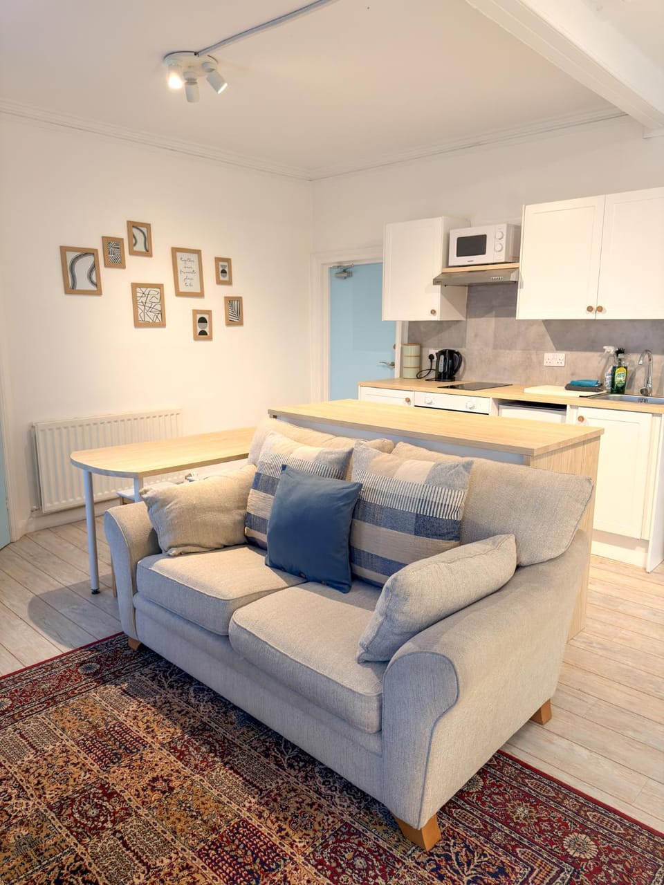 Kitchen or kitchenette, Living room, Seating area