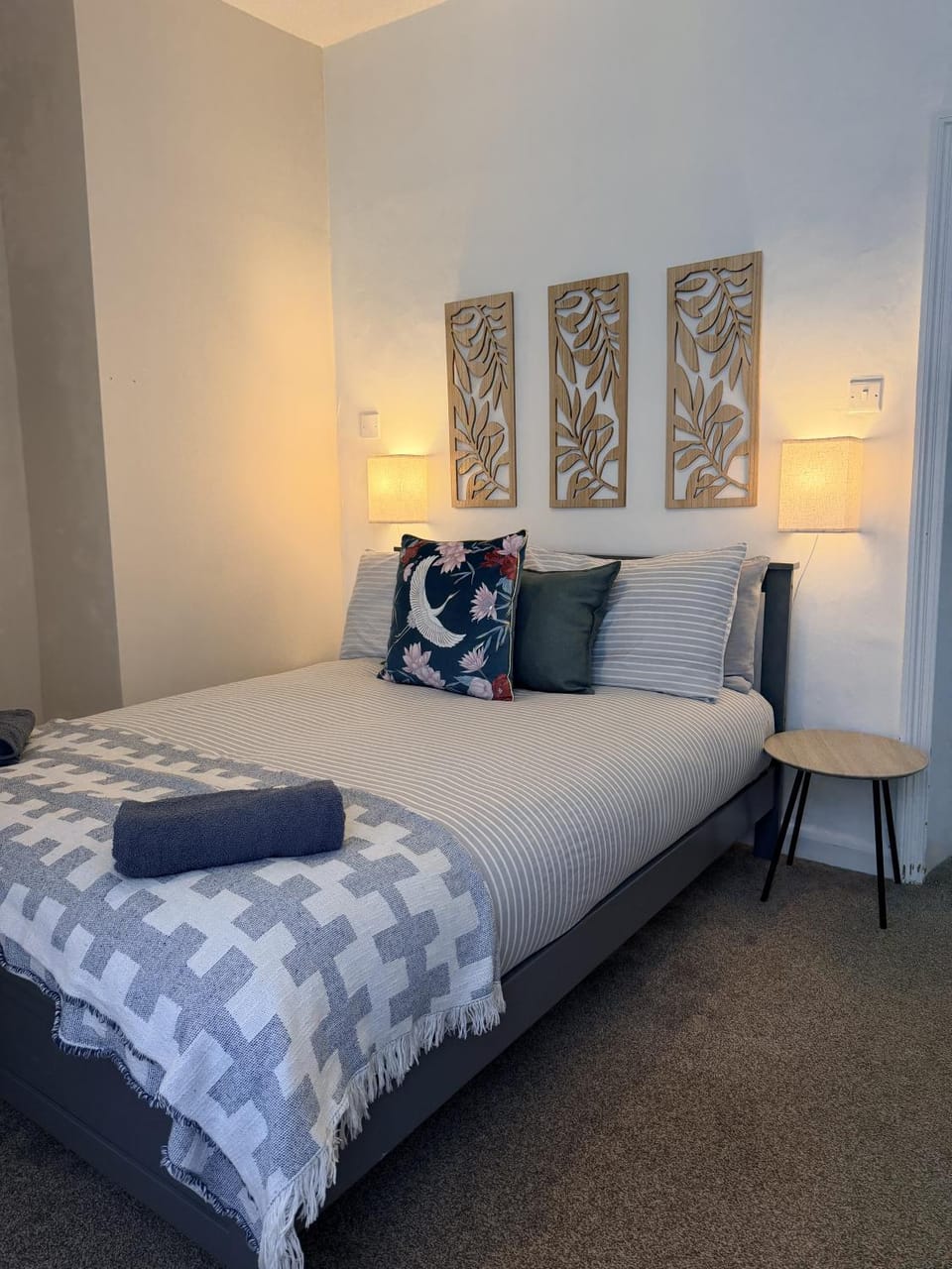 Bed, Decorative detail, Bedroom, towels