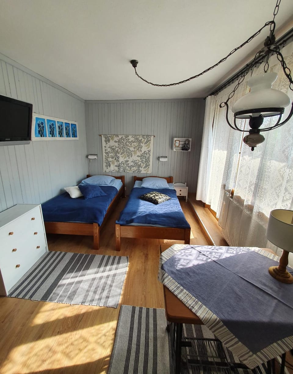 Bed, TV and multimedia, Photo of the whole room