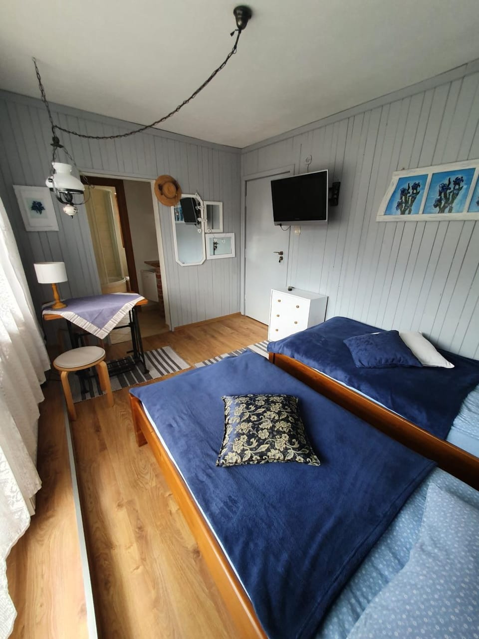 Bed, TV and multimedia, Photo of the whole room
