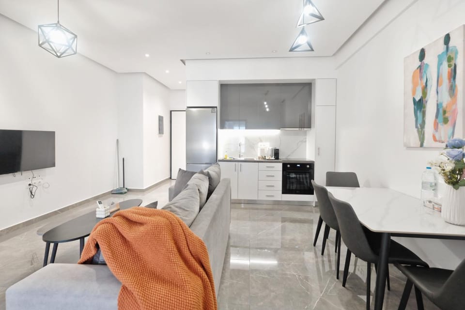 TV and multimedia, Kitchen or kitchenette, Living room, Seating area, Dining area, oven, stove