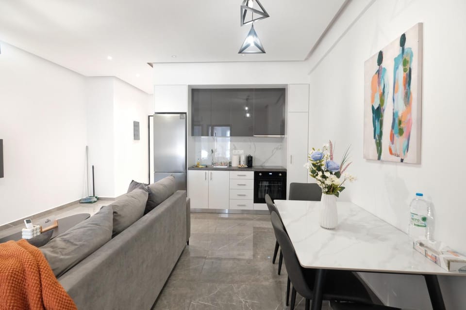 Kitchen or kitchenette, Living room, Seating area, Dining area, oven