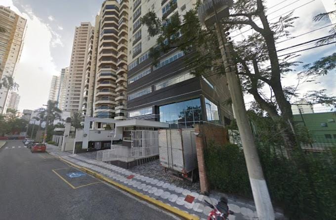 Property building, Neighbourhood, City view, Street view, Location, Parking
