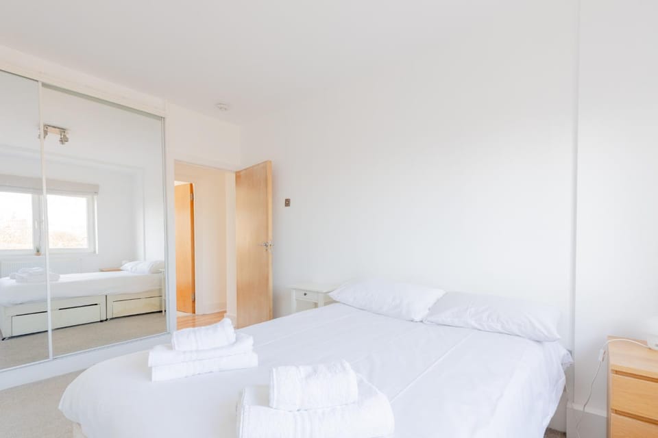 Fantastically Located 4BD Flat Clerkenwell Apartment in London Borough of Islington