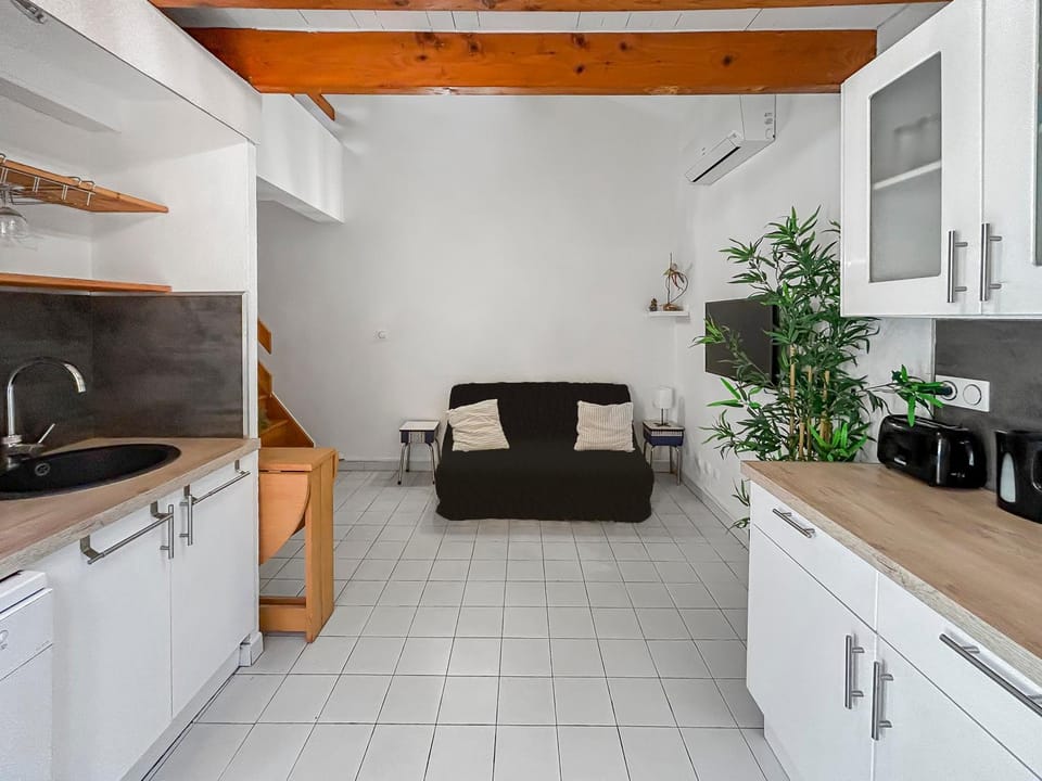 Kitchen or kitchenette, Living room
