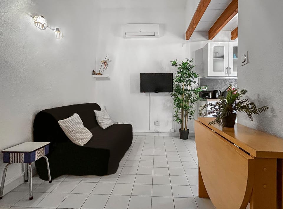 TV and multimedia, Living room, air conditioner