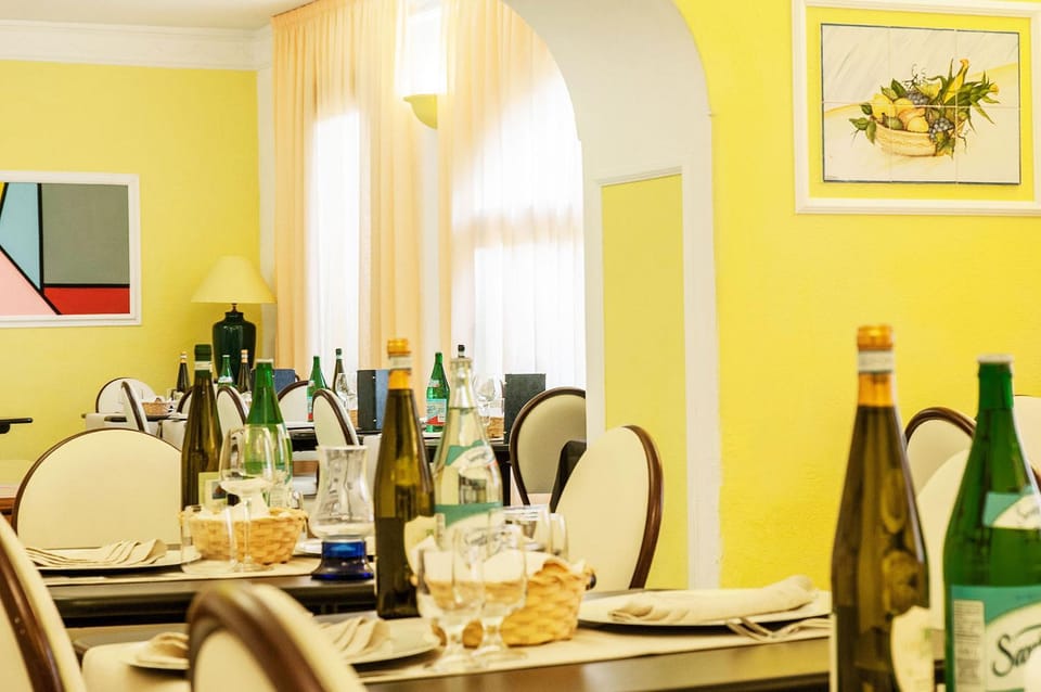 Restaurant/places to eat, Food and drinks, Other, Area and facilities, Lunch, Dinner