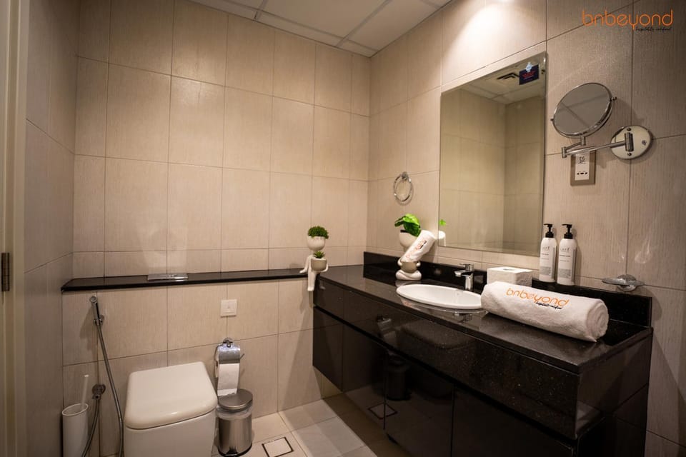 Toilet, Bathroom, towels