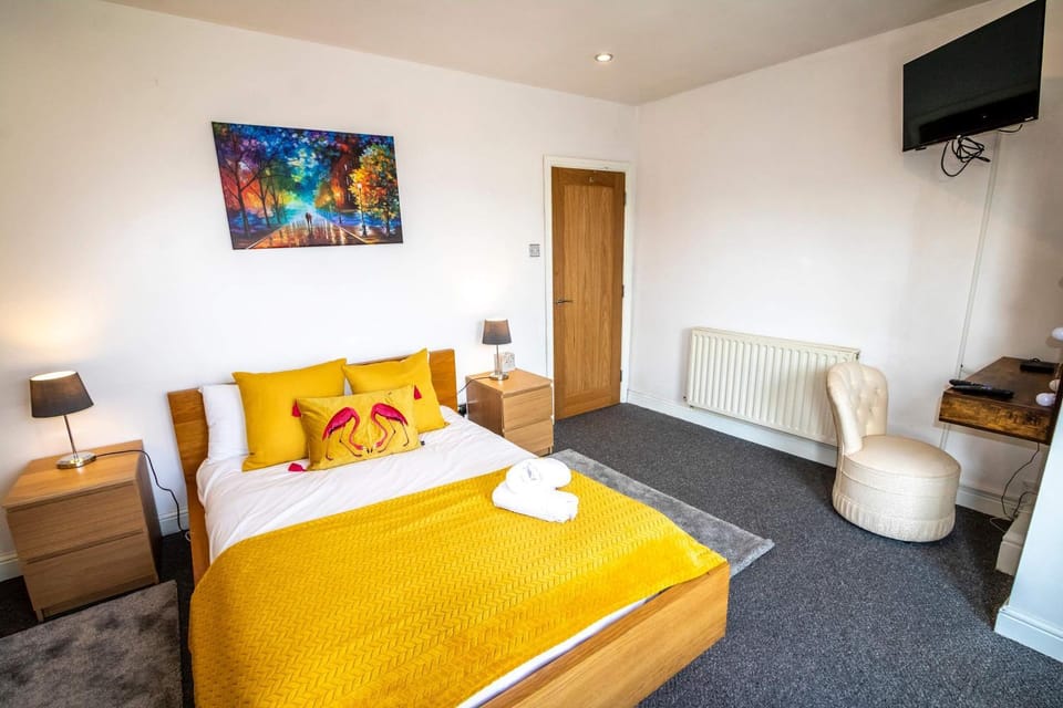 2 Bed Didsbury Flat Sleeps 6 Free Parking Apartment in Manchester