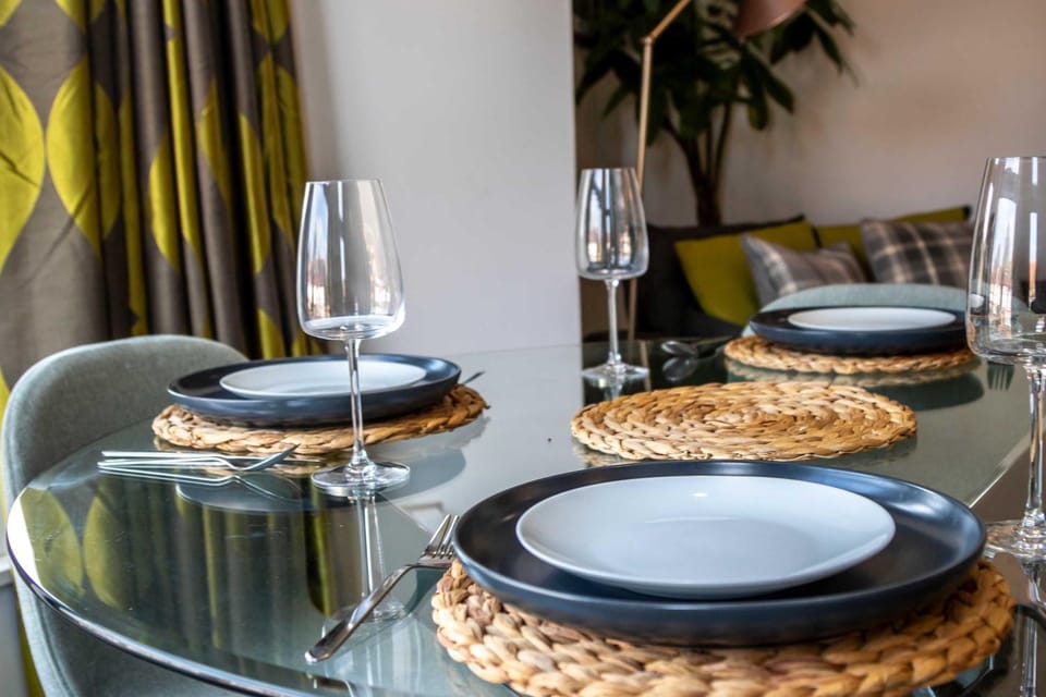 2 Bed Didsbury Flat Sleeps 6 Free Parking Apartment in Manchester