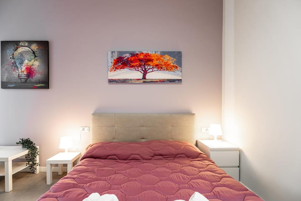 Bed, Photo of the whole room, Decorative detail, Bedroom