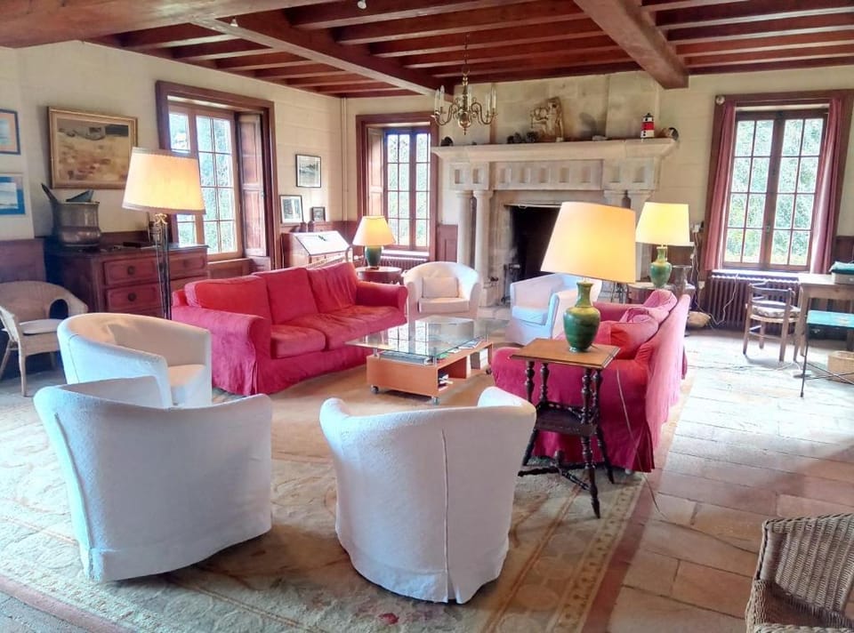 Living room, Seating area, fireplace