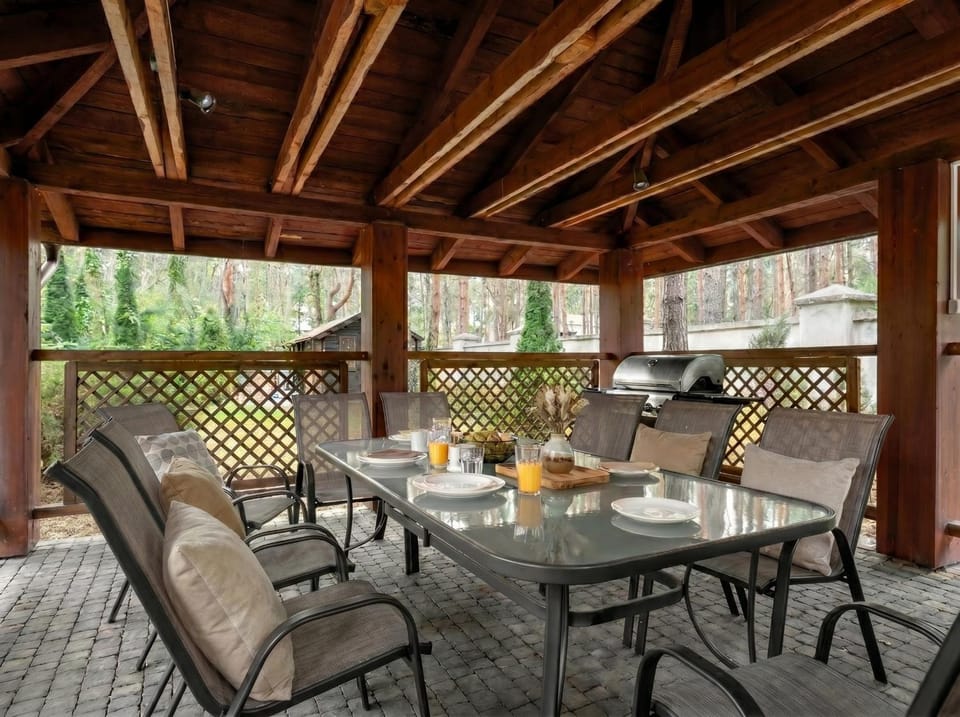 Patio, Day, View (from property/room), Balcony/Terrace, Living room, Food and drinks, Seating area, Dining area, Food