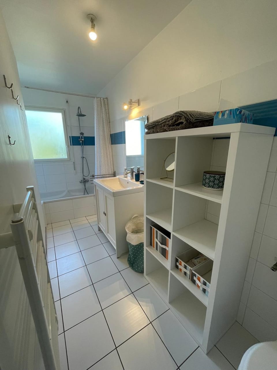 Toilet, Bathroom, Bath, hair dryier
