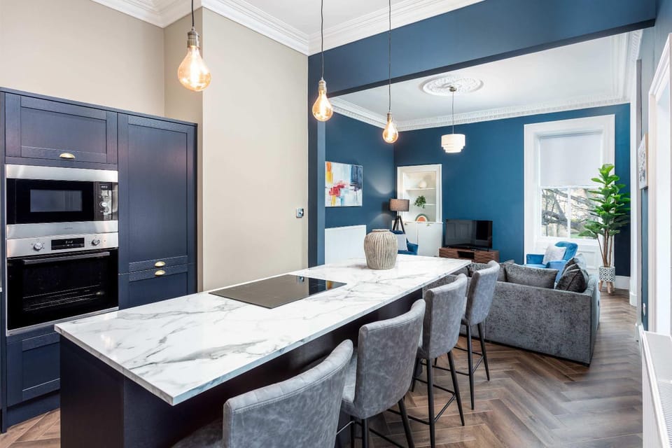 Kitchen or kitchenette, Seating area, Dining area, stove