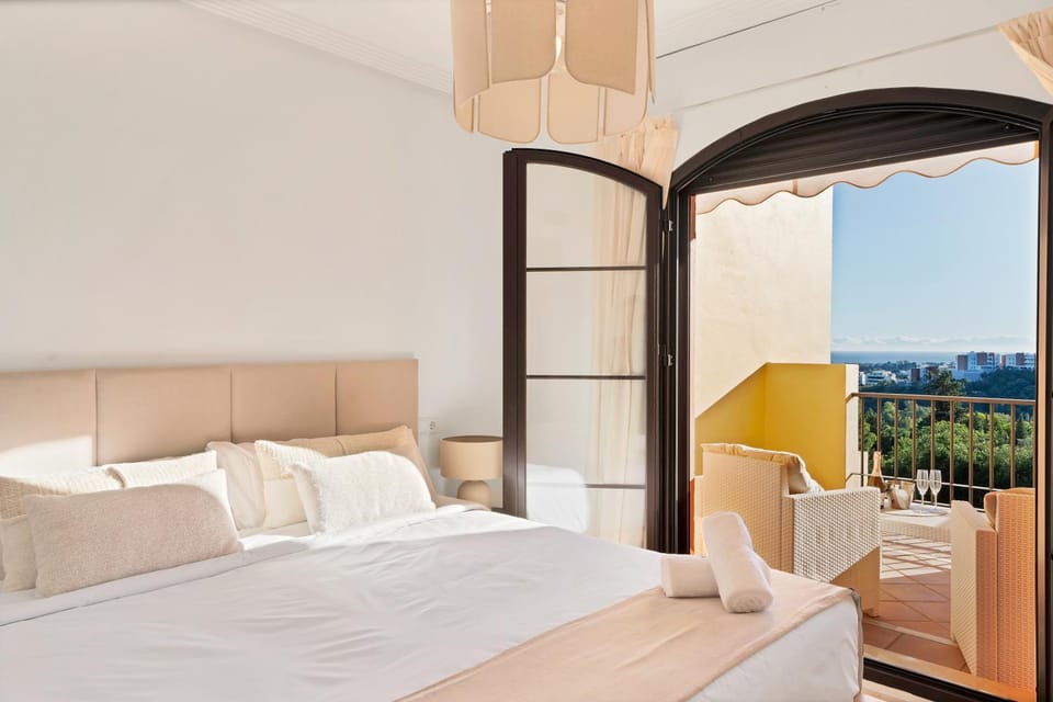 Bed, Balcony/Terrace, Photo of the whole room, Bedroom