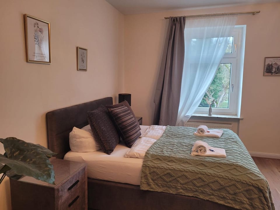 View (from property/room), Bedroom, towels