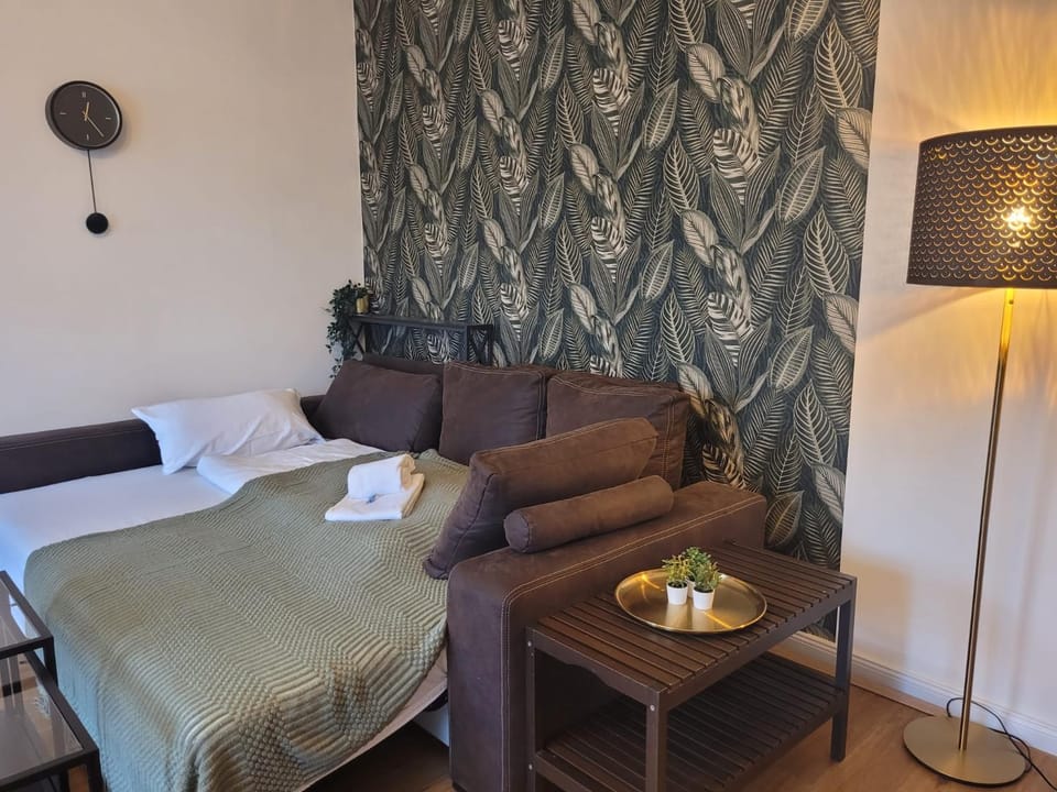 Bed, Decorative detail, Seating area, furniture