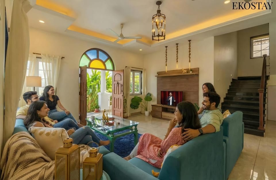 People, Living room, Seating area, group of guests