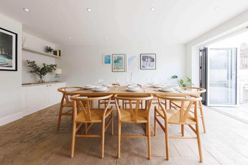 Chic 4-Bed Coastal Retreat in Heart of Bosham House in Bosham
