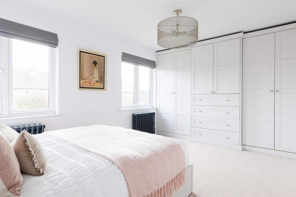 Chic 4-Bed Coastal Retreat in Heart of Bosham House in Bosham