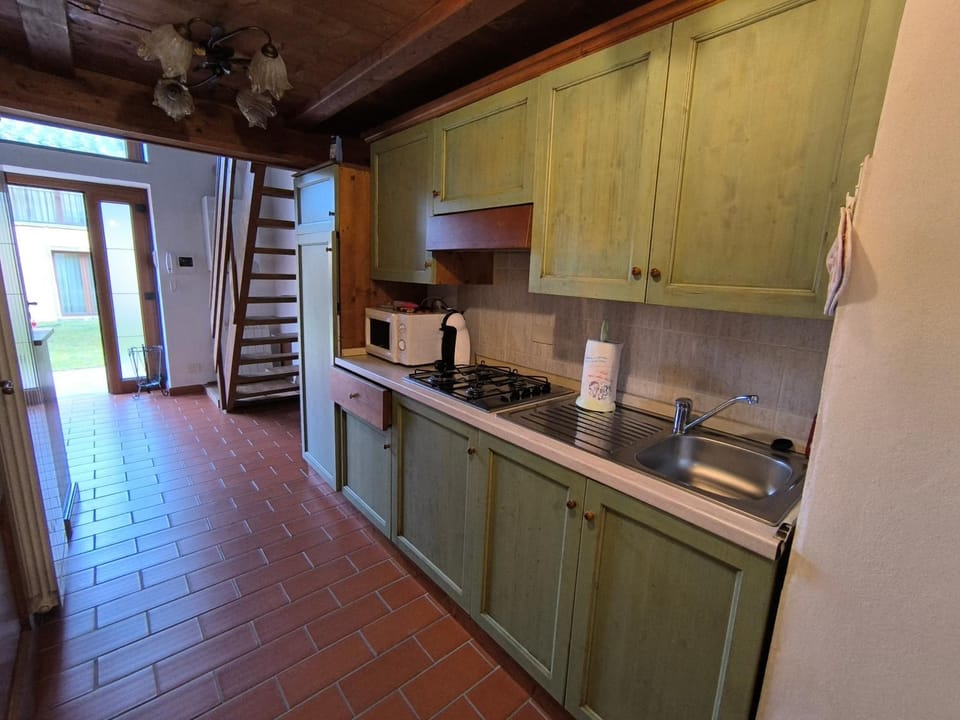 23 Mountain Views & Poolside Bliss Wi-Fi and Parking Free! Apartment in Tuscany