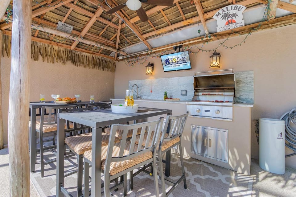 Gulf Access, Heated Pool, Bicycles, & More - Coral Coast Villa - Roelens House in Cape Coral