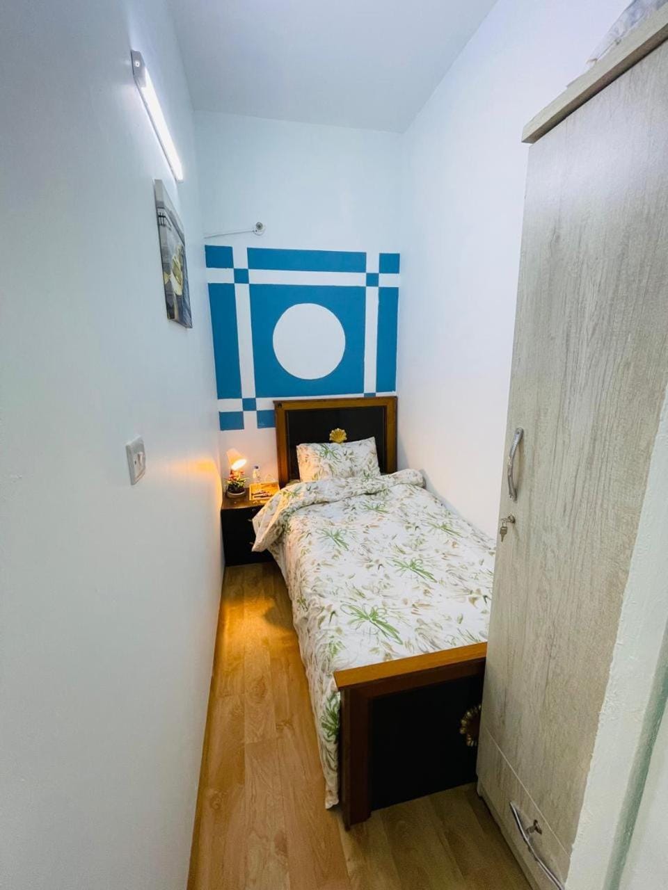 Photo of the whole room, Bedroom