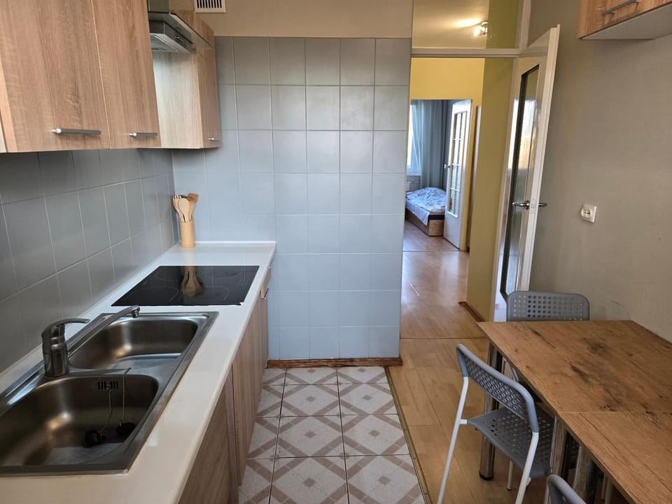 Kitchen or kitchenette, Dining area, stove
