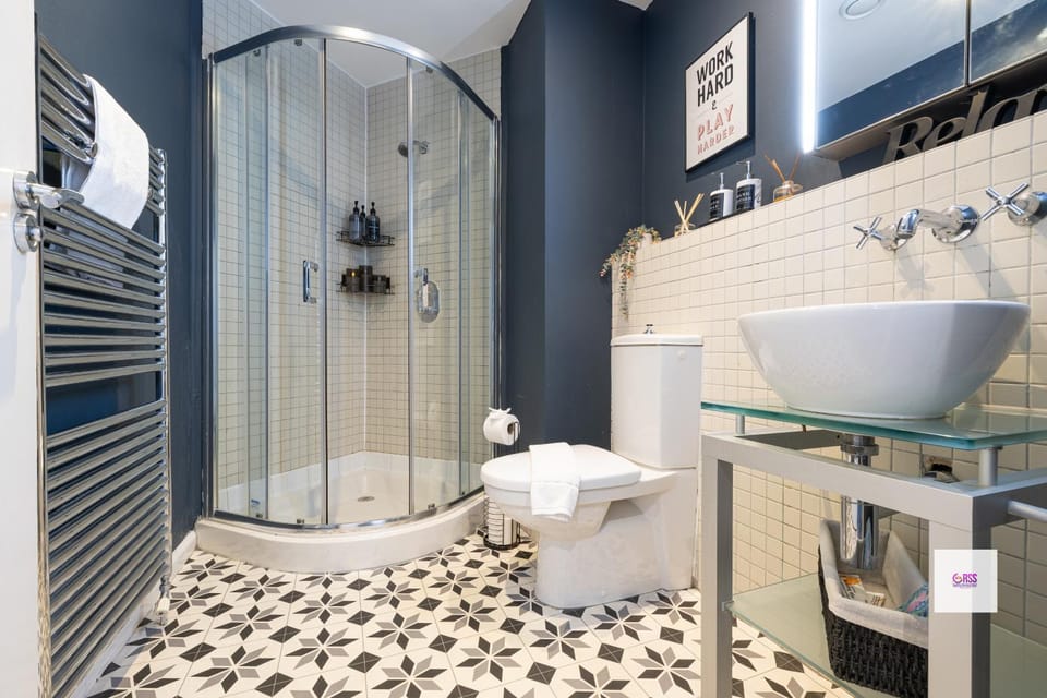 Shower, Bathroom, towels