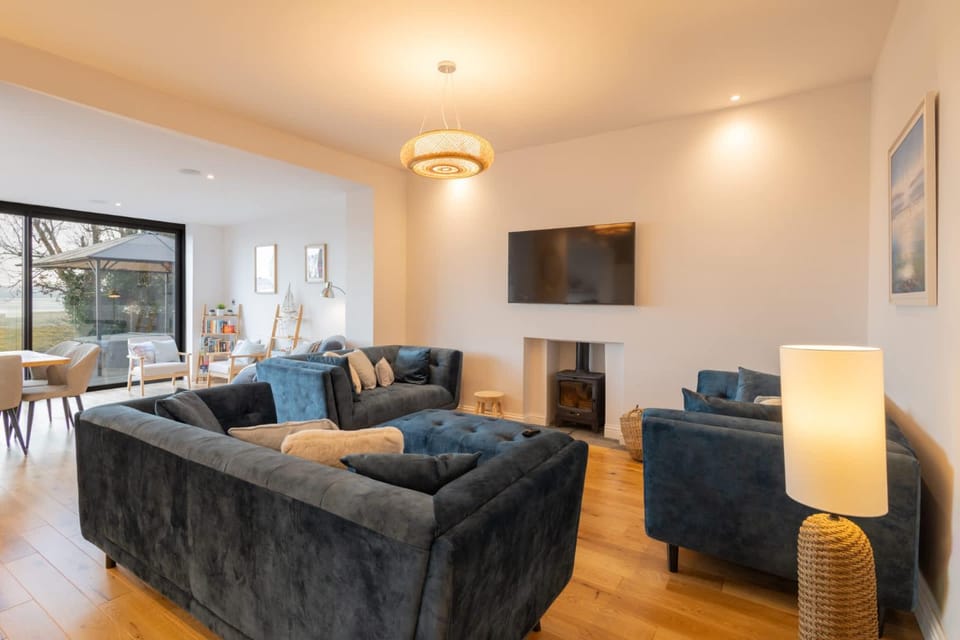 TV and multimedia, Living room, Seating area