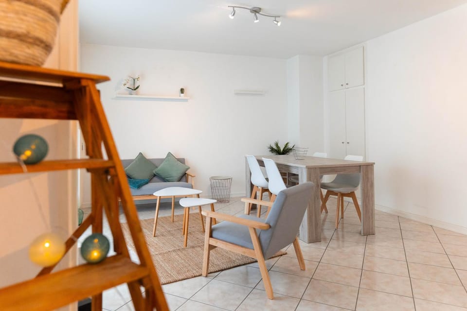 Living room, Dining area