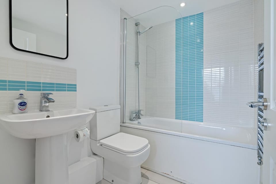 Shower, Toilet, Bathroom, Bath