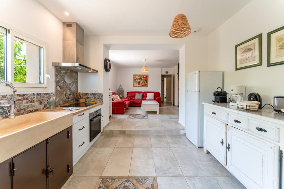 Kitchen or kitchenette, Living room