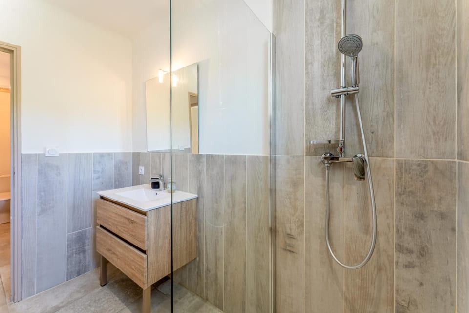 Bathroom, Living room