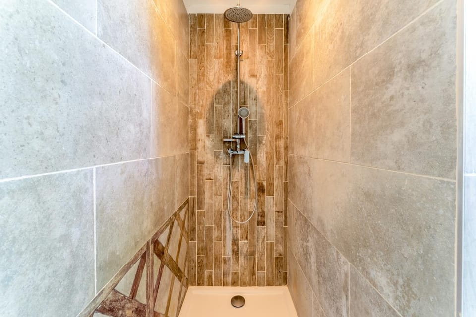 Bathroom, Living room