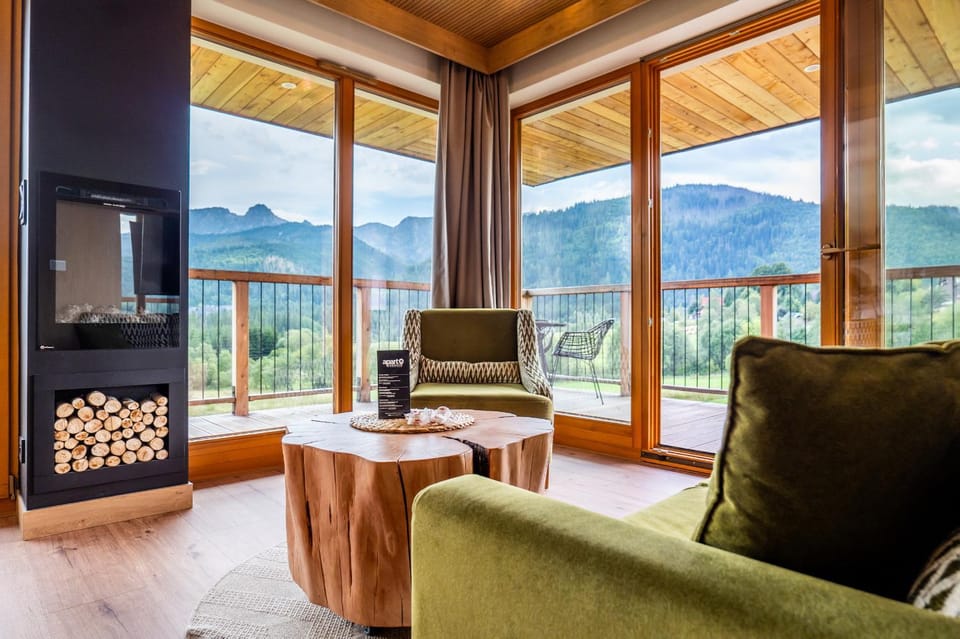 Balcony/Terrace, Living room, Seating area, Mountain view