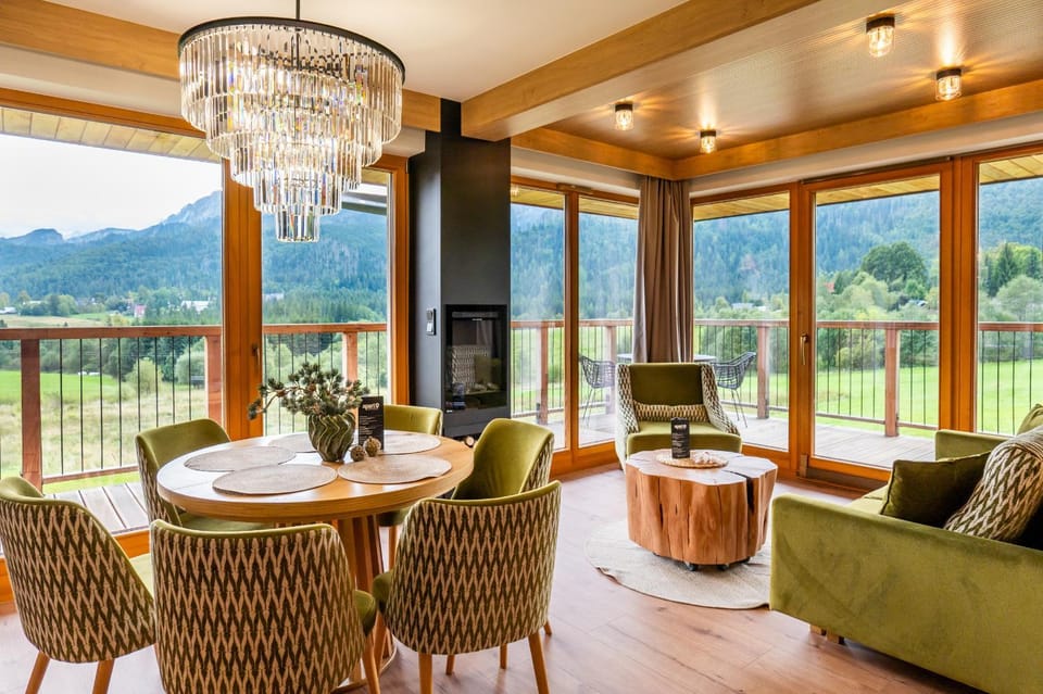 Balcony/Terrace, Living room, Seating area, Mountain view