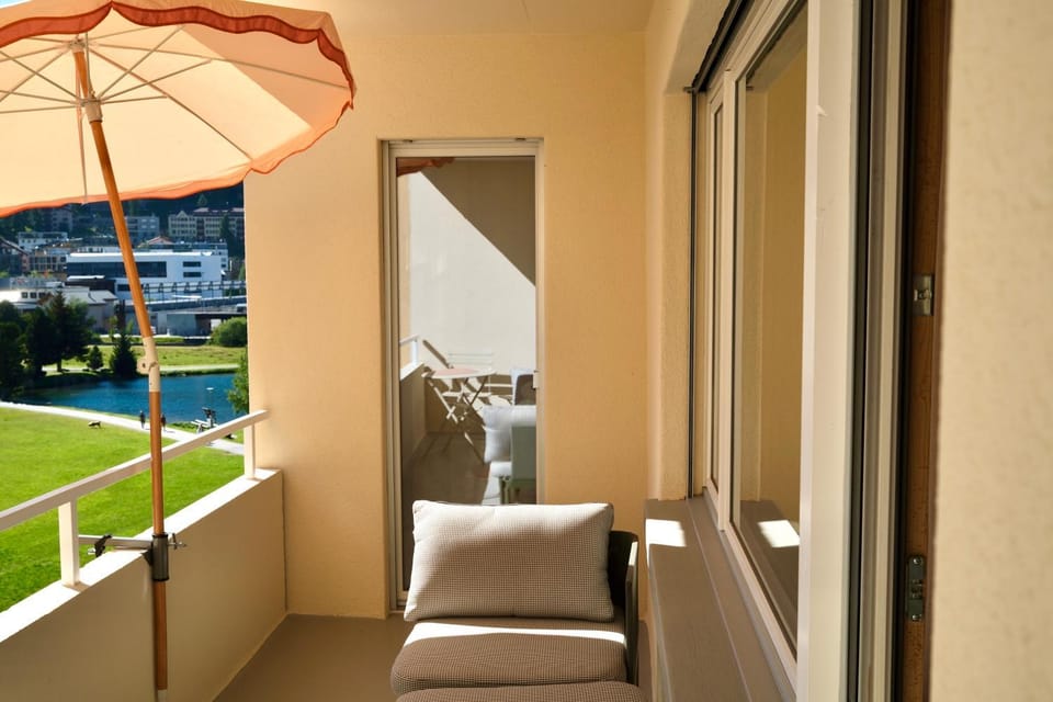 View (from property/room), View (from property/room), Balcony/Terrace, Seating area, Lake view, Lake view, Mountain view, Mountain view