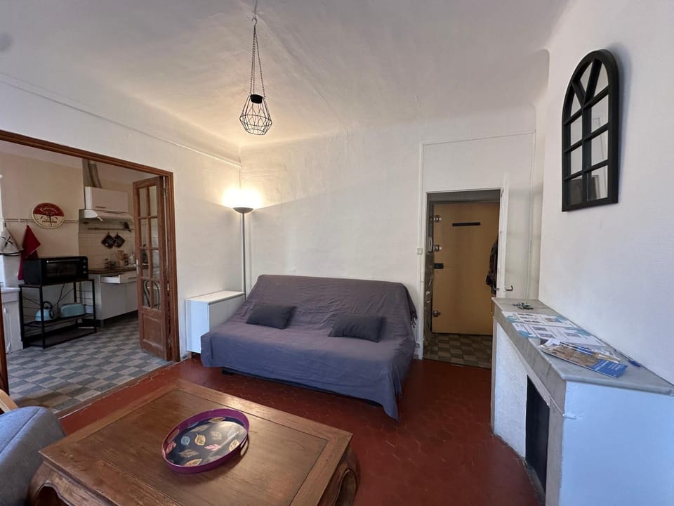 Bed, Kitchen or kitchenette, Living room, Seating area