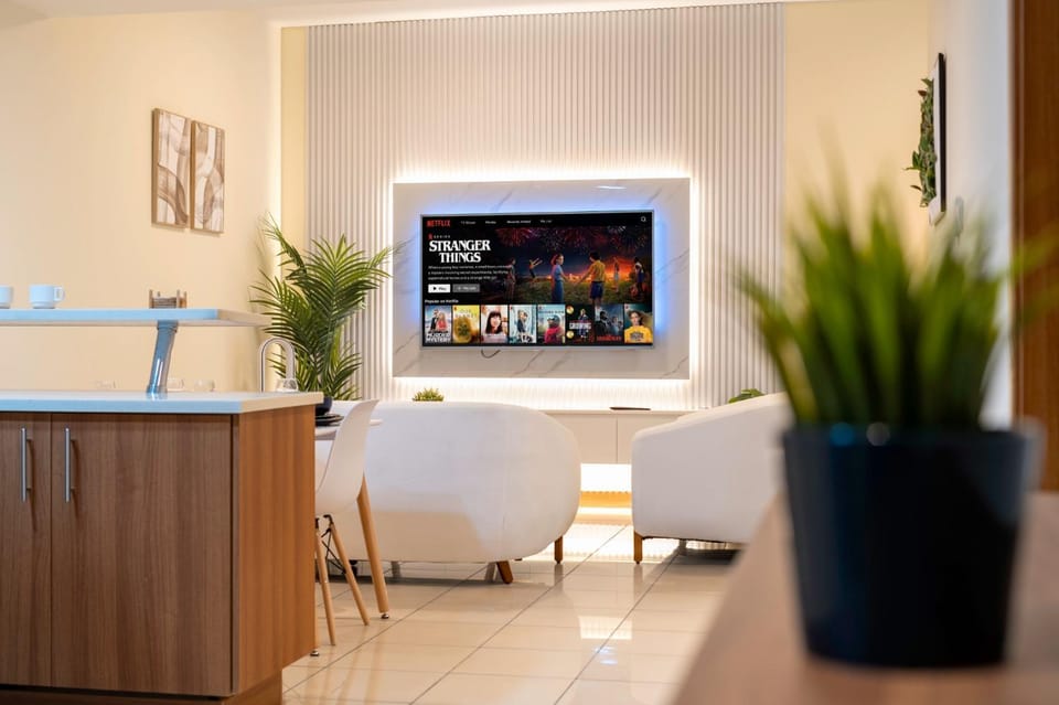 TV and multimedia, Kitchen or kitchenette, Lounge or bar, Food and drinks