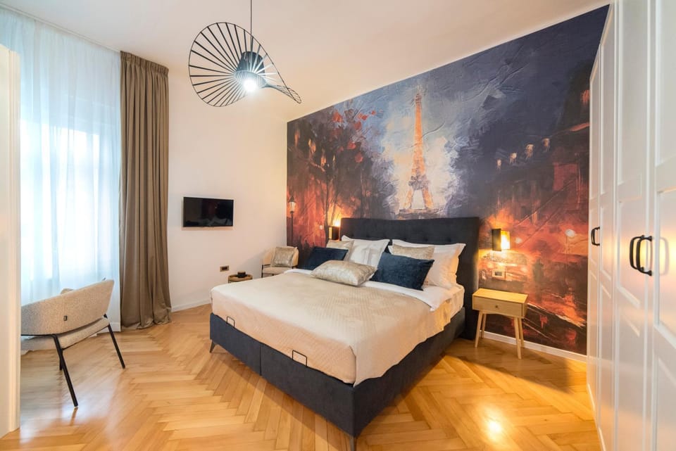 Photo of the whole room, Bedroom