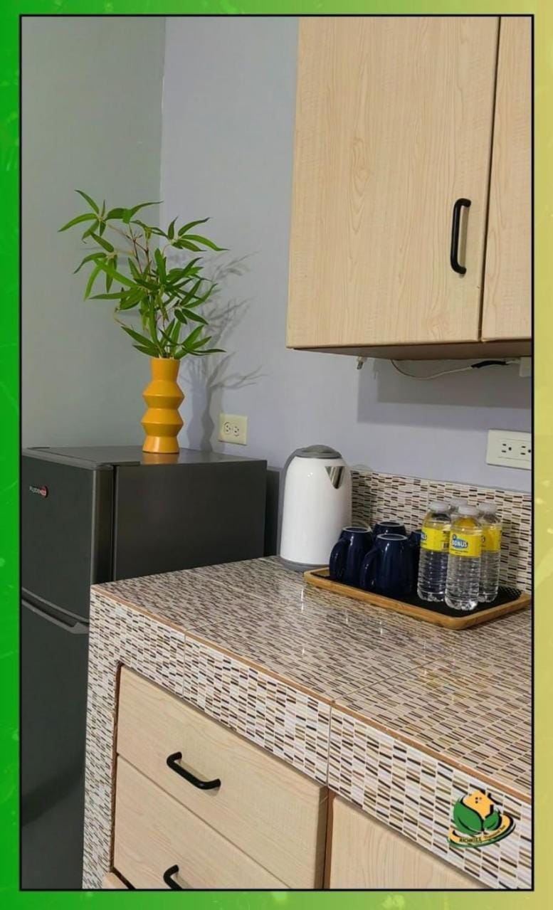 2BR with Breakfast, Furnished Inn, 4-Min from Airport, Free Parking - Richkizz Apartment in Puerto Princesa