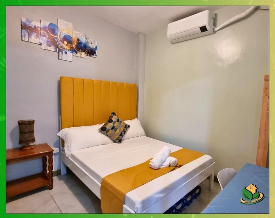 Bed, Photo of the whole room, Bedroom, air conditioner