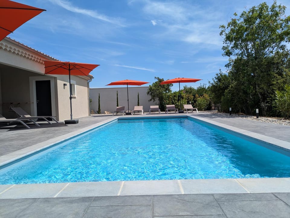 Day, Swimming pool, sunbed