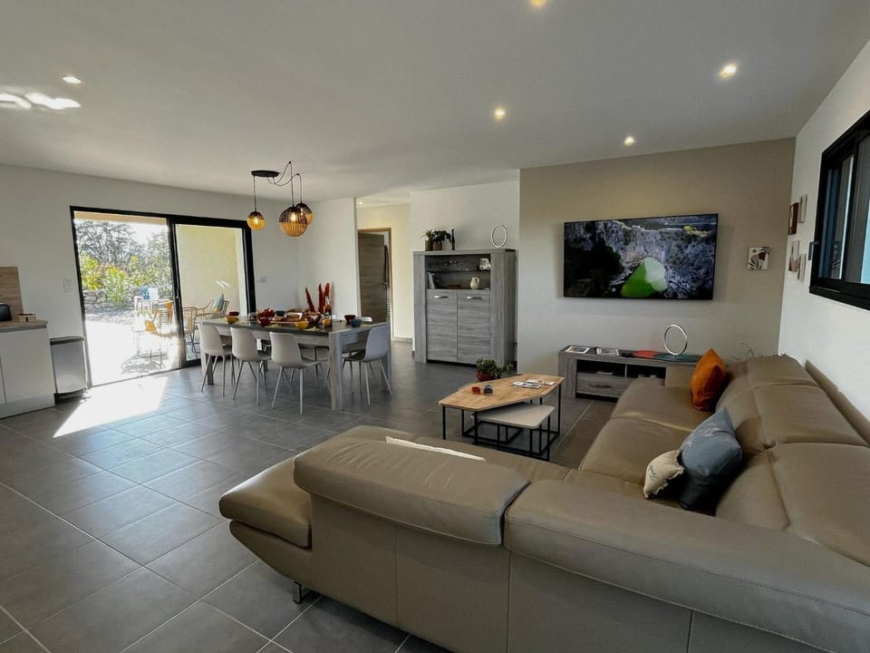 TV and multimedia, Living room, Seating area