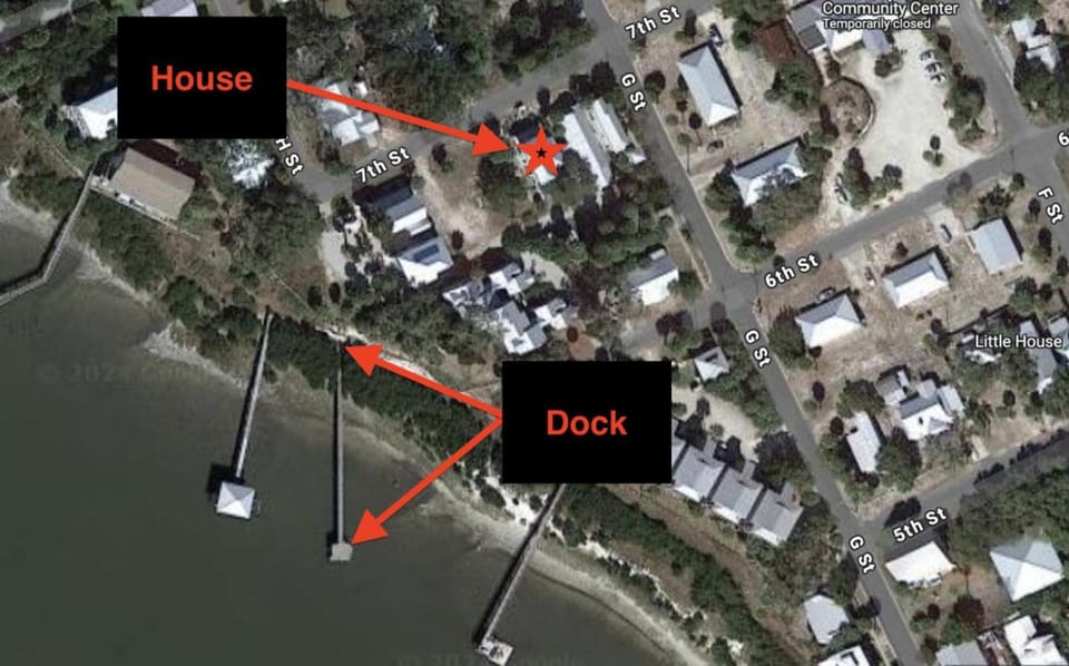 Leaning Oak Bungalow House in Cedar Key