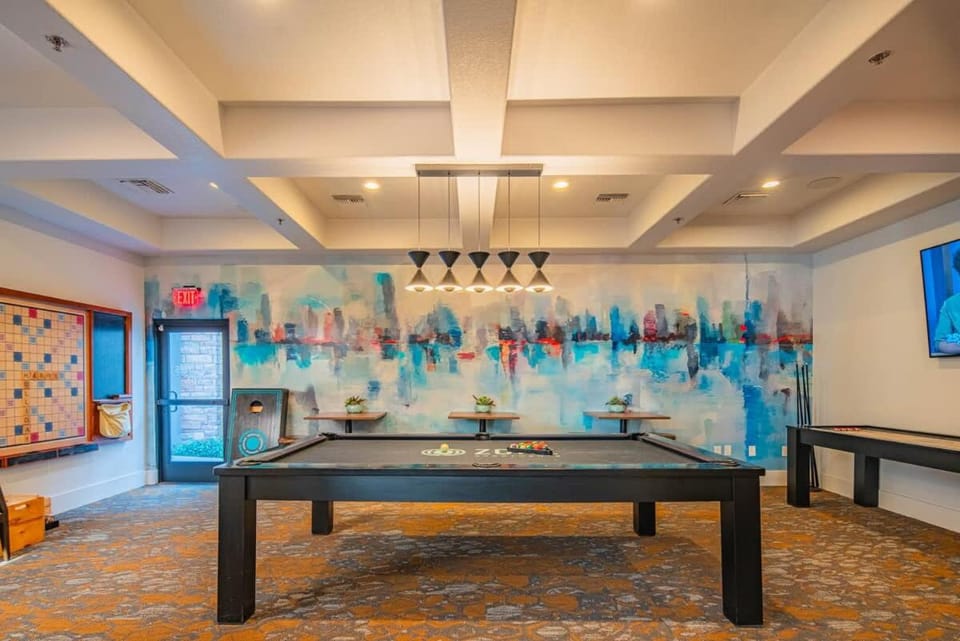 Elegant 1BD King Bed, Pool, Hot Tub, Gym, Parking Apartment in Glendale